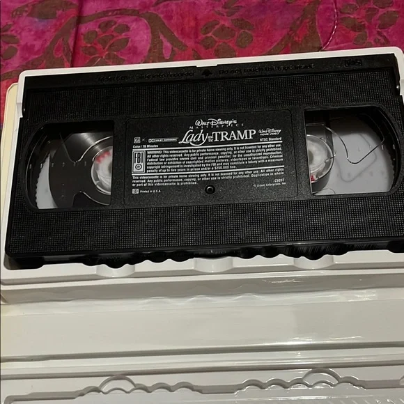 Disney Lady and the Tramp VHS with Purple and Red Cover - Picture 3 of 3